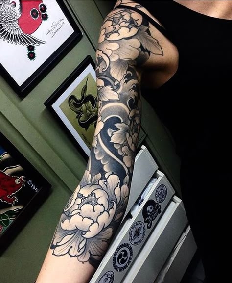 Japanese tattoo sleeve by @dalmirodalmont. #japaneseink #japanesetattoo Japanese Half Sleeve Tattoo Design Women, Neo Traditional Tattoos Black And Grey Sleeve, Crysanthemum Tattoo Half Sleeve, Floral Japanese Tattoo, Traditional Japanese Tattoos For Women, Black And White Sleeve Tattoo, Japanese Sleeve Tattoos Women, Wave Tattoo Sleeve, Tattoo Japonais