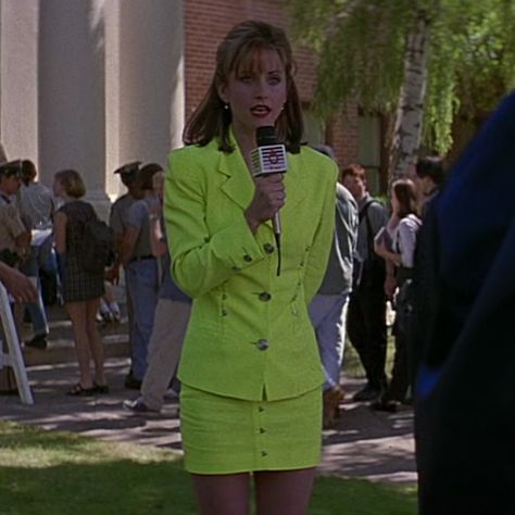 Gale Weathers, Scream Outfits, Scream Costume, Horror Movie Costumes, Scream 1996, Scream 1, Scream Franchise, Leo Rising, Wes Craven