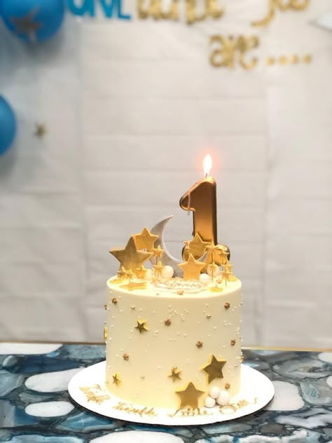 Twinkle Twinkle Little Star Cake, Golden Birthday Cakes, Baby Reveal Cakes, Cake Designs For Girl, Cake Designs For Kids, Star Cake, Golden Cake, Baby First Birthday Cake, Star Birthday Party