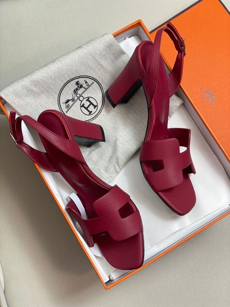 Hermes Heels, Elegant Shoes Heels, Medium Heel Shoes, Pretty Sandals, Fashion Shoes Heels, Cute Shoes Heels, Shoes Heels Classy, Shoes Outfit Fashion, Personalized Shoes