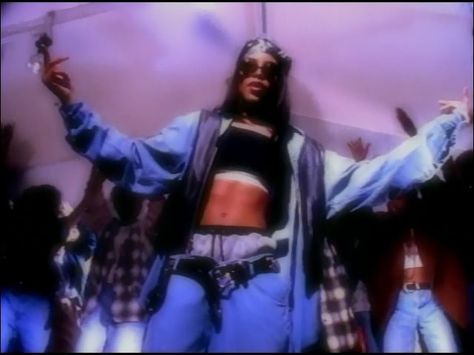 "Back & Forth" 90's R&B Throwback Aaliyah Back And Forth, Ways To Wear A Bandana, 90s Outfit Party Hip Hop, Aaliyah Outfits, 90s Outfits Party, 90s Early 2000s Fashion, Bandana Outfit, Aaliyah Style, Aaliyah Haughton