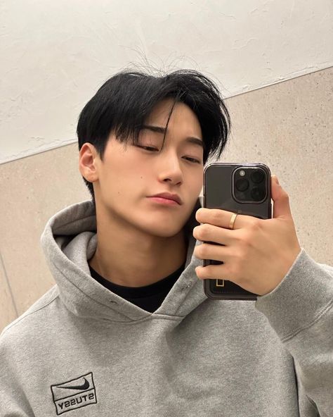 17 Kpop, San Ateez, Sans Cute, K Wallpaper, Woo Young, Chow Chow, Kpop Guys, Boyfriend Pictures, K Idols