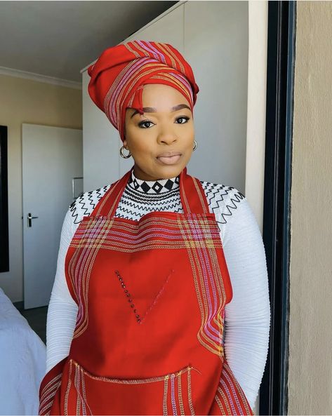 African Traditional Aprons, Doek Styles, Pedi Traditional Attire, African Wear Designs, Chef Dress, Traditional Aprons, Xhosa Attire, Beaded Gloves, African Traditional Wear