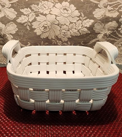 Ceramic Woven Basket, Woven Pottery Baskets, Ceramic Basket Ideas, Extruded Pottery, Woven Pottery, Clay Basket, Pottery Basket, Ceramic Basket, Pottery Projects