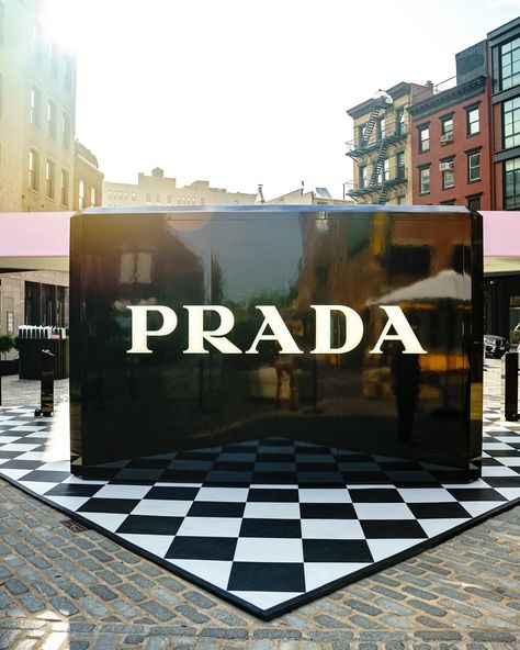 Saturday’s are for Prada Pop-Ups💎💕 This immersive Prada Beauty experience traveled from NYC - LA - Miami The results? The largest pop-up launch in L’Oréal Fragrance history ✨ Prada Pop Up, Prada Beauty, Pop Ups, Bday Party, Ups, Pop Up, Prada, Miami, Product Launch