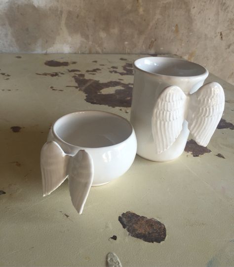 Ceramic angel wing mug and sugar bowl. Ceramic Angel Wings, Clay Angel Wings, Angel Academia, Remnant Chronicles, The Remnant Chronicles, Clay Angel, Diy Kunst, Mugs Collection, Clay Diy Projects