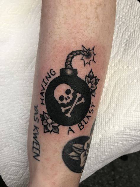 Dart Board Tattoo, Cut Here Tattoos, Traditional Bomb Tattoo, Skull Pirate Tattoo, Traditional Skull Tattoo Design, Pirate Tattoo Traditional, Traditional Pirate Tattoo, Old School Skull Tattoo, Skull Tattoo Traditional