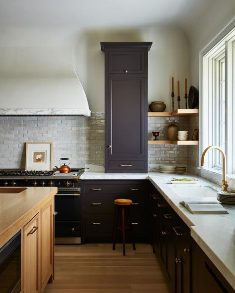 "Soft silhouettes and rich tones in our Larchmont Tudor kitchen"

Architect:@degrawanddehaan
Photo: @timlenzphoto
Featured in: @housebeautiful Ursino Interiors, Tudor Kitchen, Modern Coastal Decor, Tudor Style Homes, Living Room Decor Inspiration, New York Homes, Cabinetry Design, Tudor Style, Mountain Road