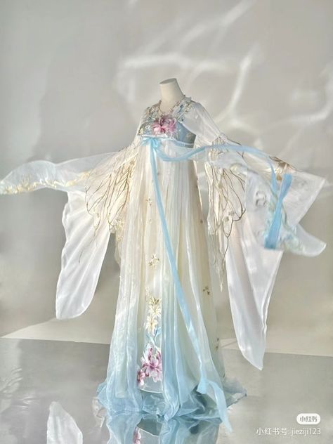 Men Hanfu, Ocean Dress, Wicked Costumes, Modern Cheongsam Dress, Chinese Dolls, Modern Cheongsam, Hanfu Traditional, Modern Hanfu, Chinese Hair Accessories