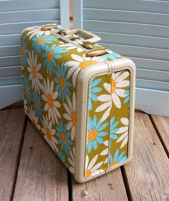 Decoupage Suitcase, Painted Suitcase, Mod Podge Fabric, Diy Mod Podge, Fabric Decoupage, Sewing Case, Mod Podge Crafts, Travel Sewing, Old Suitcases