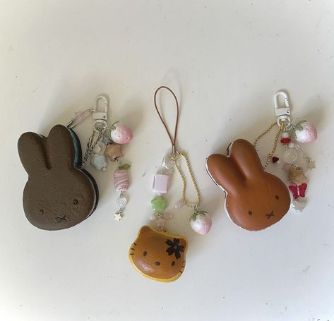 Sculpture Art Clay, Bead Charms Diy, Cute Clay, Clay Art Projects, A Bunny, Art Clay, Cute Keychain, Diy Clay Crafts, Cute Little Things