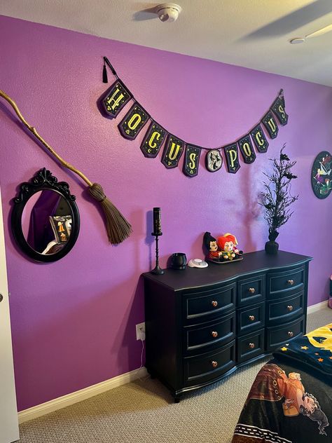 Hocus Pocus inspired room Hocus Pocus Bedroom, Dark Bedroom, Youtube Page, Themed Bedroom, Diy Room, Bathroom Designs, Bedroom Themes, Hocus Pocus, Room Themes