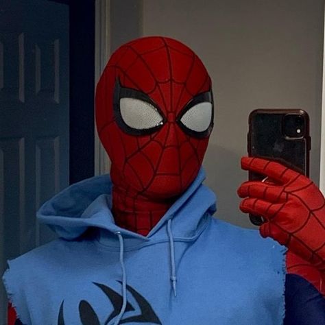 Irl Spiderman Pfp, Spider Man Wearing Headphones, Spiderman Suit With Hood, Cool Pfp For Boys, Spiderman Wearing A Hoodie, Hooded Spiderman Suit, Bfg Movie, Brazil Street, Boys Pfp