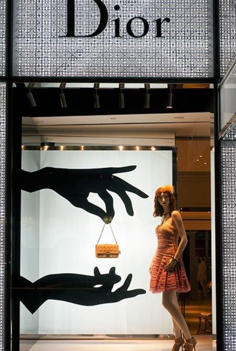 Display Visual Merchandising, Dior Store, Store Concept, Store Window Display, Visual Merchandising Displays, Store Window Displays, Window Display Design, Retail Windows, Store Windows