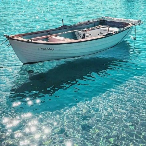 Boat On Water Aesthetic, Seascape Photography Beach, Water Images, Water Aesthetic, Seascape Photography, Watercolor Art Paintings, Old Boats, Boat Art, Seascape Art