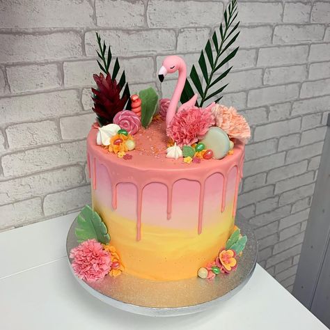 Big Bakes Bakery on Instagram: “We were in love with our tropical flamingo cake from the weekend! Now available to order 🌺 #flamingocake #tropicalcake #sunset #dripcake…” Tropical Flamingo Cake, Hawaii Birthday Cake, Pool Birthday Cakes, Tort Harry Potter, Hawaiian Birthday Cakes, Aloha Cake, Tropical Birthday Cake, Hawaiian Cake, Cake Table Birthday