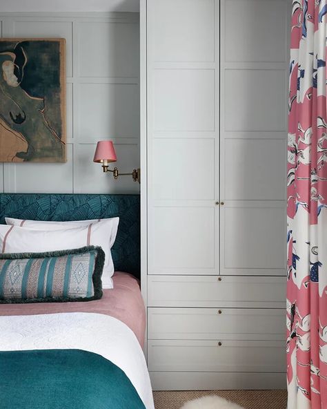 Why Interior Designers Love Pink & Green | SheerLuxe Studio Peake, Small Tv Room, Bed Nook, Storage Solutions Bedroom, Front Rooms, London House, Georgian Homes, South London, Pierre Frey