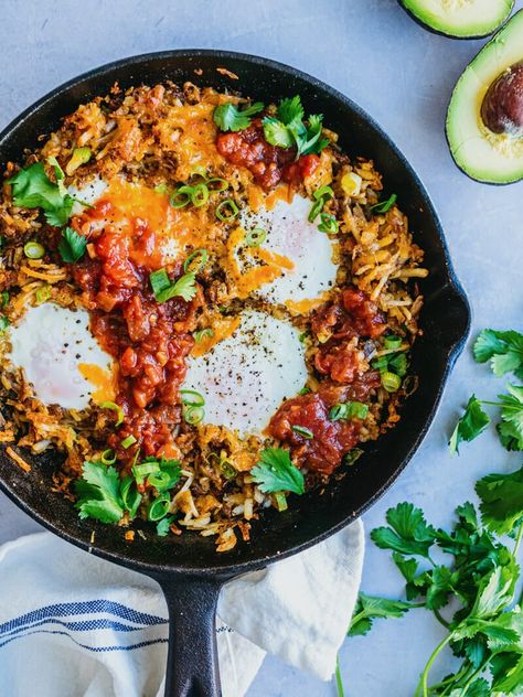 Vegetarian Breakfast Skillet, Breakfast Ideas Vegetarian, Breakfast Skillet Recipes, Egg Recipes For Dinner, Best Egg Recipes, Cheesy Eggs, Breakfast Skillet, Healthy Breakfast Ideas, Breakfast Hash