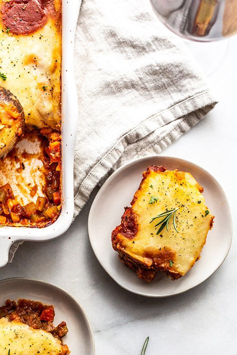 Venison Shepherd's Pie combines tender venison, veggies and mashed potatoes for a simple & impressive way to use up holiday leftovers! Easy Whole 30 Recipes, Holiday Leftovers, Game Meat, Recipes For Entertaining, Ideas For Meals, Unique Recipe, Venison Recipes, Healthy Thanksgiving, Creative Cooking