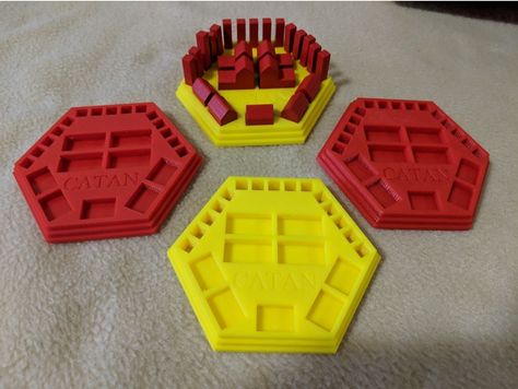 This is the Catan piece holder originally created out of stacked laser-cut plywood by Reddit user mbdriver85. The stacked laser-cut version can be bought on his Etsy. This model is exactly the same size as a regular Catan tile and snugly holds all 24 Catan pieces needed in a typical game. 3d Print Game Pieces, Catan Game, Laser Cut Plywood, Game Organization, Ender 3, 3d Printing Diy, 3d Printing Projects, Organization Solutions, 3d Printable