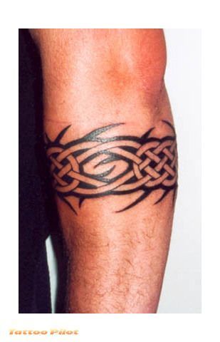 Fotos de tatuajes tribales: brazaletes, basados en el estilo del tatuaje maorí, samoanos o de Polinesia. El tatuaje tribal tenía distintas funciones. Tattoo Arm Band, Greek Ideas, Armband Tattoos For Men, Armband Tattoos, Greek Symbol, Armband Tattoo Design, Symbol Tattoo, Geniale Tattoos, Arm Band Tattoo