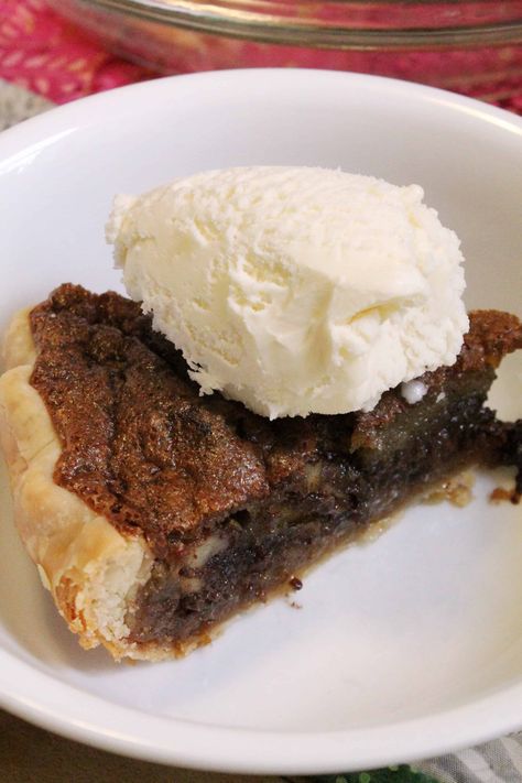 No one outside of the Kern family truly knows the secret to the "Derby Pie" but many have attempted to recreate it. This chocolate walnut pie is as close to the real thing I've ever had. Chocolate Walnut Pie, Kentucky Derby Pie Recipe, Miniature Pies, Derby Pie Recipe, Kentucky Derby Pie, Walnut Pie, Derby Pie, Refrigerated Pie Crust, Easy Pie