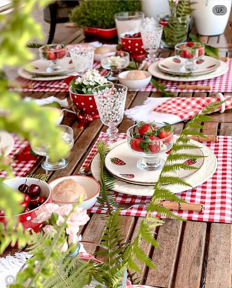 Strawberry Themed Tablescape, Strawberry Table Setting, Strawberry Table Decor, Strawberry Tablescape, Daisy Wedding Theme, Wedding Strawberries, Baby Shower Table Centerpieces, Strawberry Theme, Berry Garden