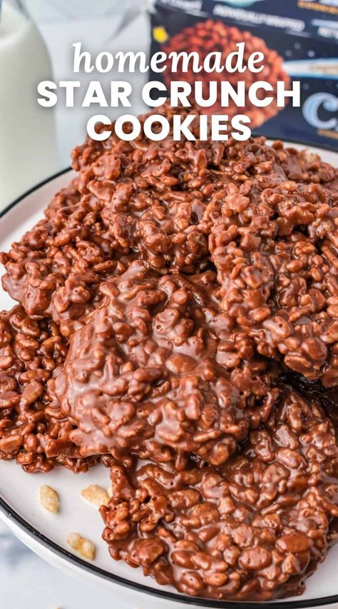 These copycat Little Debbie Star Crunch Cookies are so delicious! The easy recipe features crispy rice cereal coated in soft chocolatey caramel. Star Crunch Recipe, Homemade Star Crunch, Star Crunch Cookies, Copycat Little Debbie, Salty Chex Mix, Norwegian Cookies, Star Crunch, Crunch Cookies, Gf Cookies