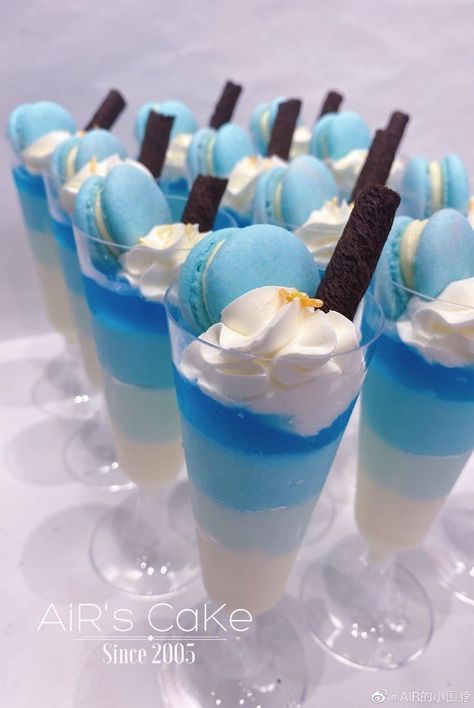 Iced Drinks Recipes, Blue Desserts, Blue Food, Yummy Comfort Food, Pretty Drinks, Kawaii Food, Cute Desserts, Food Drawing, Desert Recipes