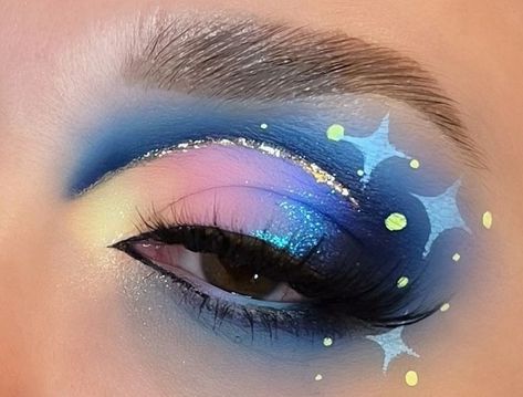 Creative Blue Eye Makeup, Blue Sparkle Eye Makeup, Space Eye Makeup, Спонж Beauty Blender, Makeup Is Art, Sunset Makeup, Funky Makeup, Space Makeup, Cute Eye Makeup