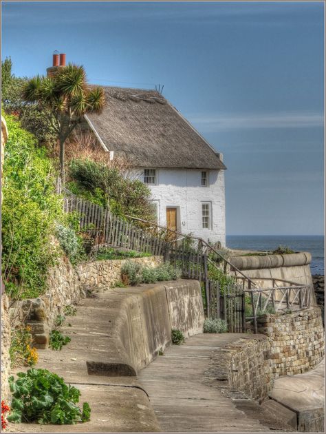 Thatched Cottage, Runswick Bay, North Yorkshire | Robin Denton | Flickr Era Victoria, Deco Champetre, Armchair Travel, English Cottages, Cottage By The Sea, Beautiful Cottages, Thatched Cottage, Seaside Cottage, Thatched Roof