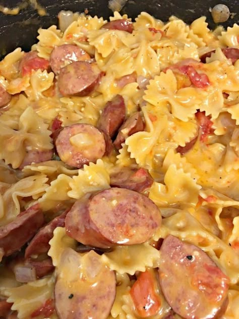 One Pot Smoked Sausage Pasta One Pot Smoked Sausage, Smoked Sausage Recipes Pasta, Bow Tie Pasta Recipe, Smoked Sausage Pasta, Real Food Diet, Smoked Sausage Recipes, Sausage Pasta Recipes, Glo Up, Sausage Pasta