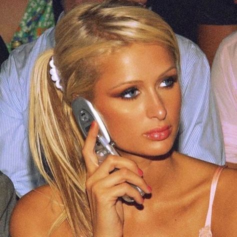 teenage dirtbag on Instagram: “Happy Birthday to the one and only Paris Hilton 😍💕” 2000s Aesthetic Pfp, Paris Hilton Pfp, Y2k 2000s Aesthetic, Soft Grunge Outfits, Y2k Makeup, Aesthetic 2000s, Beth Moore, 2000s Aesthetic