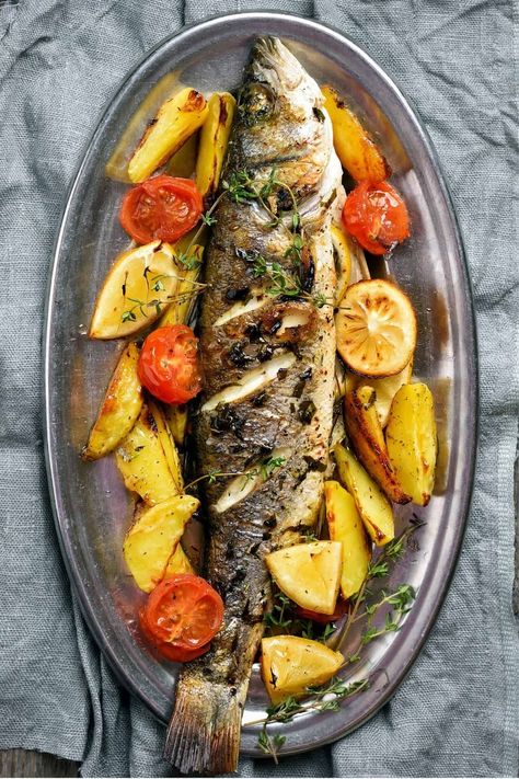 15 Spanish Christmas Recipes for a Traditional Holiday Feast Spanish Christmas Food, Christmas Fish, Christmas Turkey Recipes, Spanish Dinner, Grilled Trout, Traditional Spanish Recipes, Spanish Desserts, Spanish Christmas, Creamy Rice