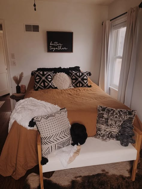 Western Apartment, Cowgirl Bedroom, Western Bedrooms, Teenager Bedroom, Cowgirl Room, Western Rooms, Western Bedroom, Bedroom Ideas Aesthetic, Makeover Bedroom