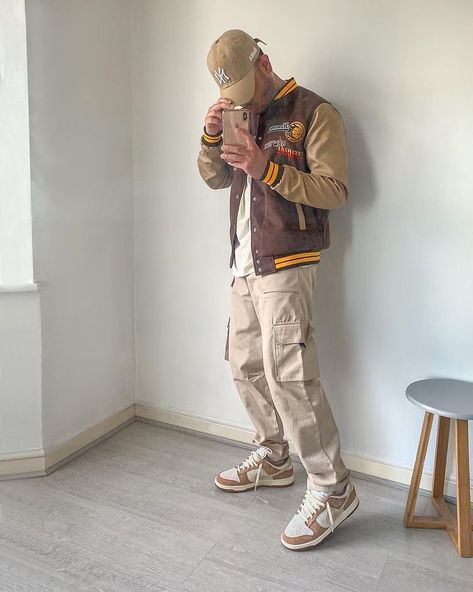 Guys With Good Style Aesthetic, Mens Trendy Outfits Winter, Tan Outfits Men, Earth Tone Streetwear Men, Tan Shoes Outfit Men, Fall Outfits For Men Casual, Brown Outfits Men, Cargo Pants Outfit Men, Mens Fall Outfits