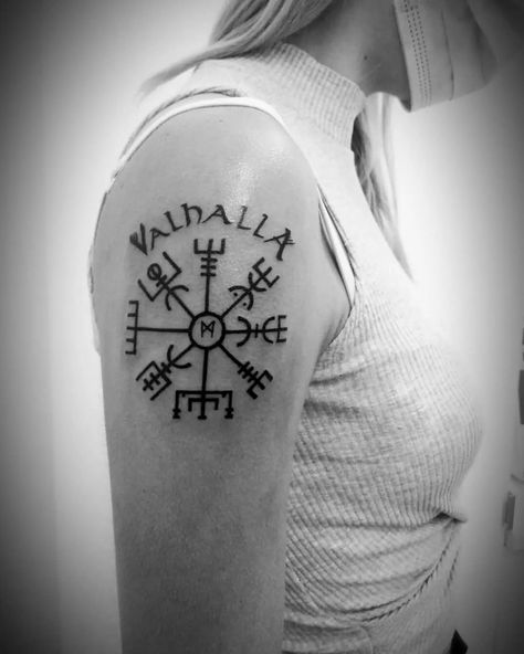 Vegvisir Tattoo, Viking Compass Tattoo, Tattoos Masculinas, Christian Sleeve Tattoo, Cool Chest Tattoos, Norse Tattoo, Nordic Tattoo, Back Of Shoulder Tattoo, Detailed Tattoo