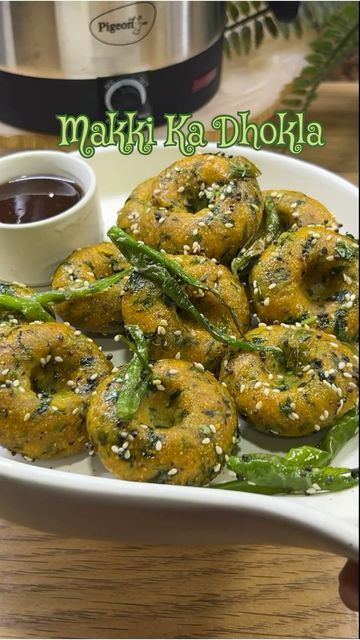 Rajasthani Food, Au Gratin Recipes, Veg Snacks, Chocolate Dishes, Red Chilli Powder, Steam Recipes, Gujarati Recipes, Fusion Food, Green Chilli