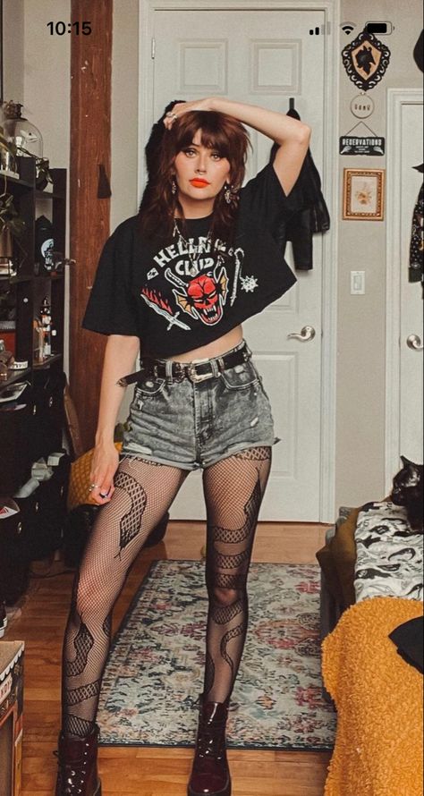 Hot Rock Outfits Women, Mid Size Rock Concert Outfits, Emo Nite Outfit Plus Size, Punk Rock Outfits Summer, Cute Alternative Summer Outfits, Rhcp Concert Outfit Ideas, Summer Outfits 2023 Alt, Summer Punk Concert Outfit, Rock Festival Outfit Summer Concerts