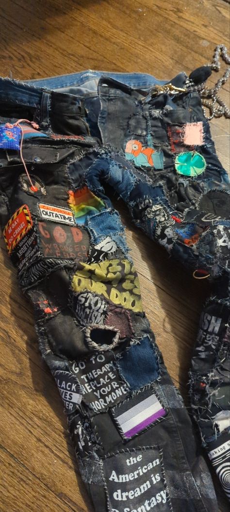 Do it yourself crust pants
Goth Punk fashion Diy Crust Pants, Crust Punk Pants Diy, Punk Boots Diy, Punk Pants Diy, Punk Diy Ideas, Steampunk Fashion Diy, Diy Patches Punk, Diy Punk Clothes, Punk Clown