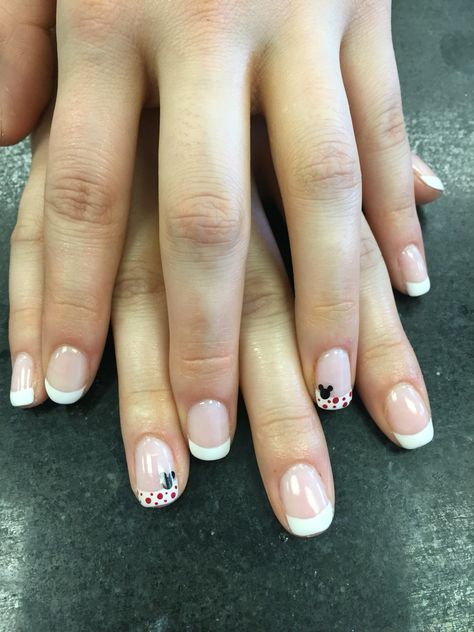 Mickey Mouse Nail Design, Simple Disney Nails, Disney Manicure, Disneyland Nails, Nails Disney, Minion Nails, Disney Nail Designs, Mickey Mouse Nails, Disney Inspired Nails