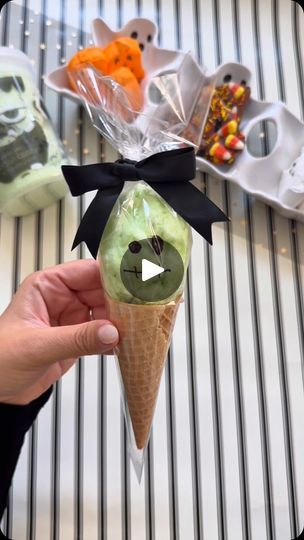 Green Cotton Candy, Cotton Candy Cones, Halloween Party Craft, Cotton Candy Cone, Cotton Candy Party, Halloween Camping, Fun Halloween Treats, Candy Cone, Halloween Treats For Kids