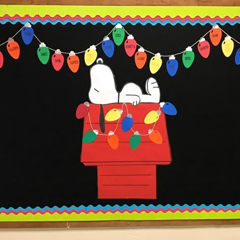 Cute Christmas Bulletin Board Ideas, Peanuts Christmas Bulletin Board, Christmas Birthday Board Daycare, Christmas Theme Bulletin Boards, Peanuts Bulletin Board Ideas, Christmas Themed Bulletin Boards, Xmas Bulletin Board Ideas, Christmas Birthday Board, Bulletin Board Ideas For Christmas