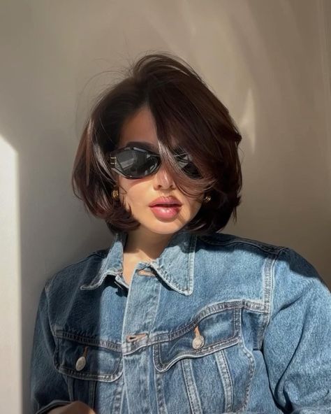 18 Trendiest Italian Bob Ideas For A Flawless Stylish Look Rambut Brunette, Classic Bob, Hair Inspiration Short, Short Hair Styles For Round Faces, Short Hair Color, Short Hair Haircuts, Bob Haircut, Short Hairstyles For Women, Womens Haircuts