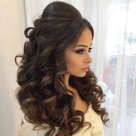 Love this slightly pulled back style with loose curls and a bump in the crown ~ we ♥ this! moncheribridals.com Big Prom Hair, Big Wedding Hair, Bump Hairstyles, Quinceanera Hairstyles, Indian Wedding Hairstyles, Quince Hairstyles, Best Wedding Hairstyles, Long Curls, Trendy Wedding Hairstyles