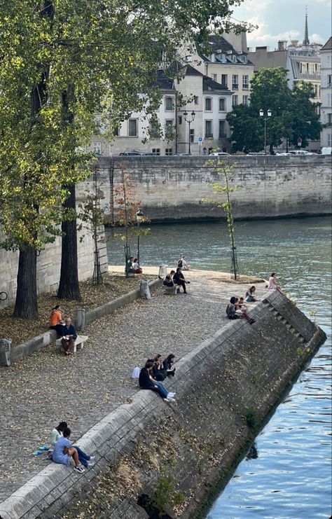 la seine , Paris The Seine Paris, River Seine Paris, Paris Local, Paris Alley, Paris Dream, La Seine, Parisian Life, Living In Europe, Paris Aesthetic