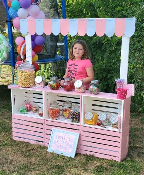 Diy Lemonade Stand, Candy Stand, Ice Cream Stand, Christmas Decorations Diy, Candy Cart, Candy Land Christmas Decorations, Candy Land Christmas Decorations Diy, Candy Land Christmas Tree, Candy Land Christmas Decorations Outdoor