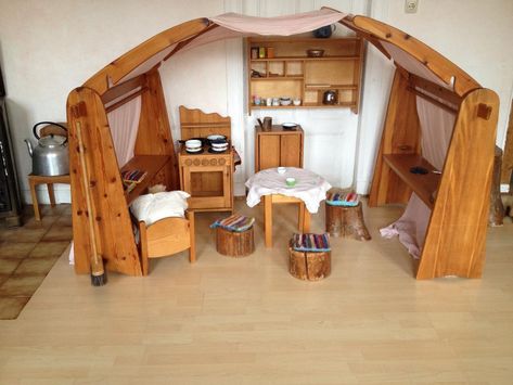 Steiner Playroom, Waldorf Bedroom, Waldorf Playstand, Waldorf Playroom, Waldorf Preschool, Kids Play Spaces, Baby Playroom, Home Daycare, Playroom Design