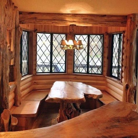 Log Cabin Kitchens, Log Cabin Kitchen, Breakfast Nook Table, Breakfast Nook Ideas, Dining Room Bench Seating, Log Cabin Interior, Log Home Interiors, Kitchen Breakfast Nooks, Rustic Log Cabin