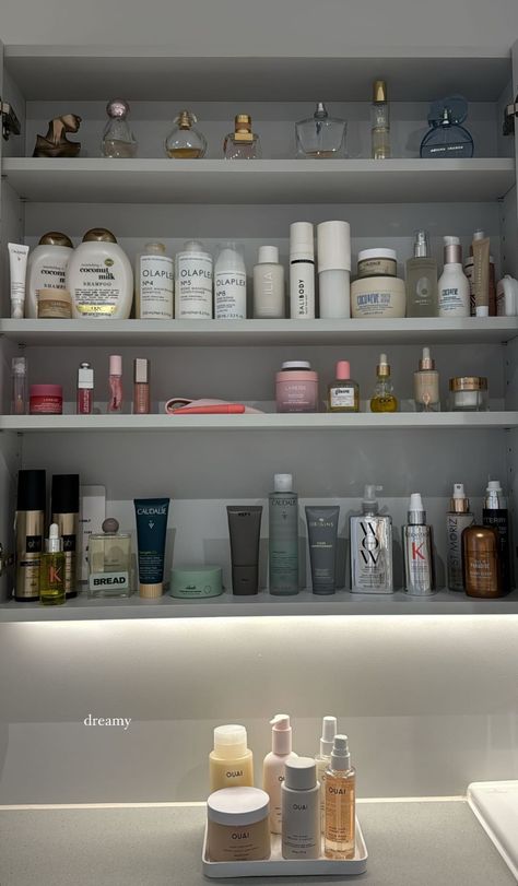 Bathroom Skincare Organization, Aesthetic Organization, Bathroom Aesthetic, Aesthetic Bathroom, Glam Room, Skincare Organization, Makeup Salon, Dream Bathroom, Gin And Tonic